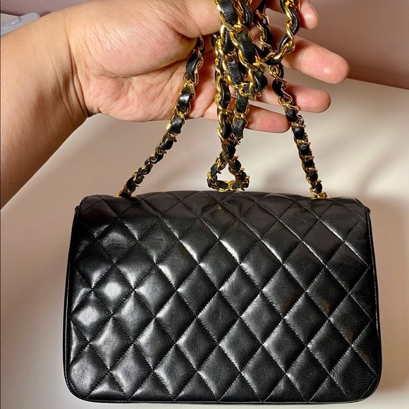 Vintage Classic Single Round Quilted Flap Black - On layaway in IG - Picture 8 of 16